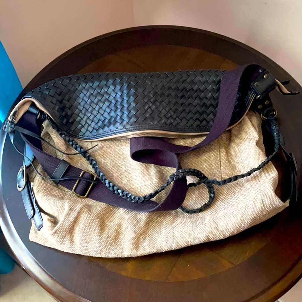 Messenger bag.